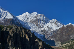 Views and hikes from around Manang.        28°39'52