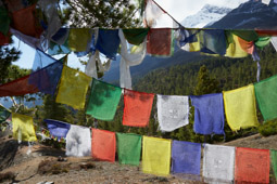 Hiking behind and up from Manang.        28°39'34